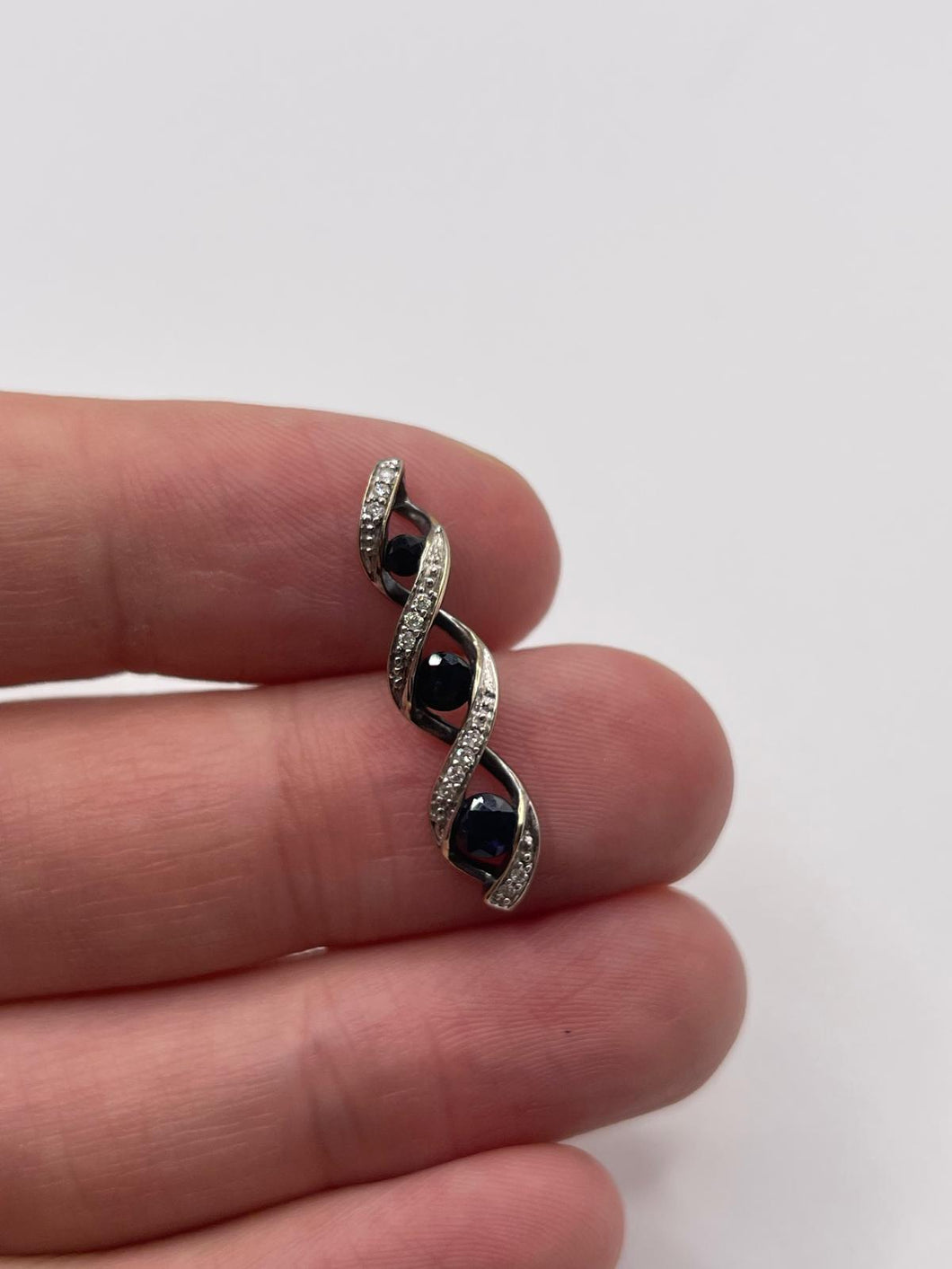 9ct gold sapphire and diamond pendant
