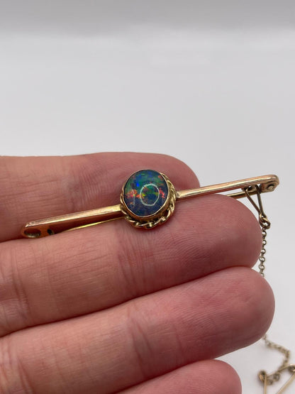 9ct gold opal brooch
