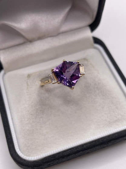 9ct gold amethyst and zircon ring
