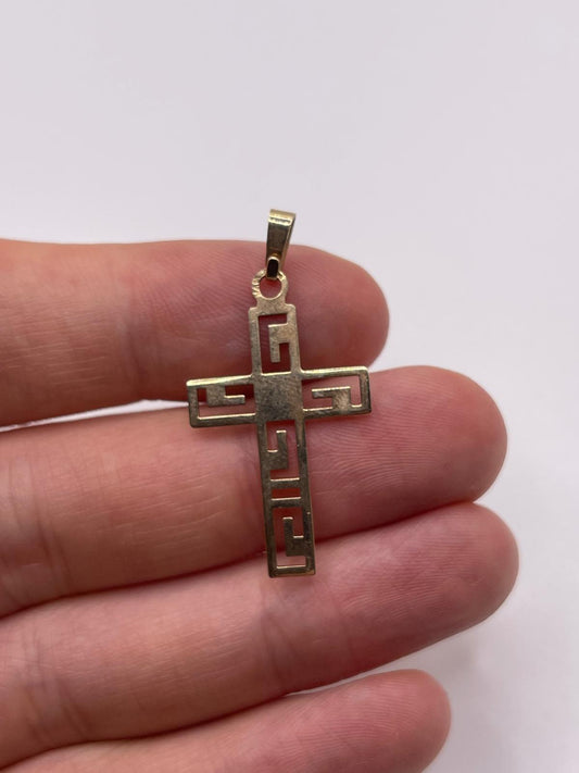 9ct gold cross pendant