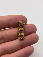 Load image into Gallery viewer, 9ct gold topaz cluster pendant
