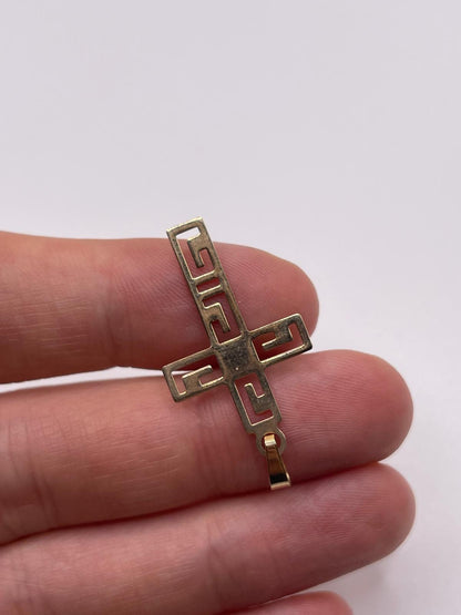 9ct gold cross pendant