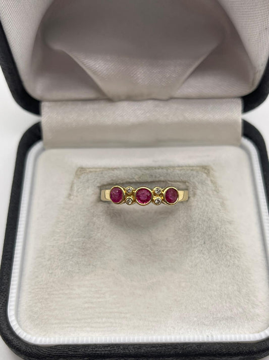 18ct gold ruby and diamond ring