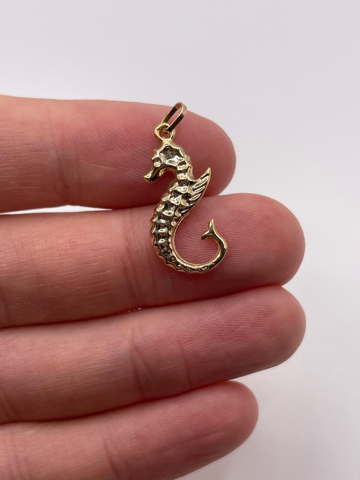 9ct gold sea horse charm
