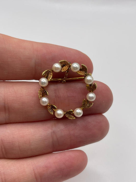 9ct gold pearl brooch