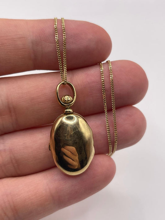 9ct gold locket necklace