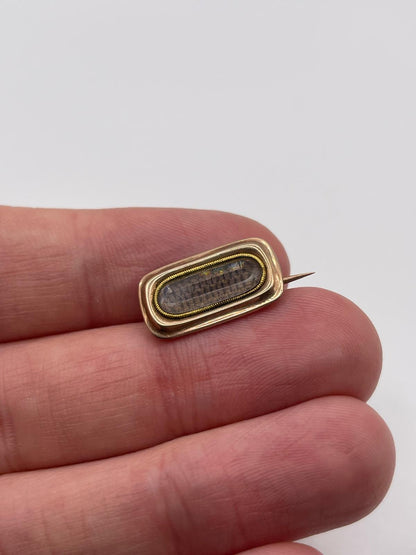 Antique 9ct gold mourning brooch