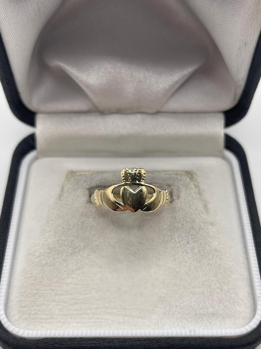 9ct gold claddagh ring