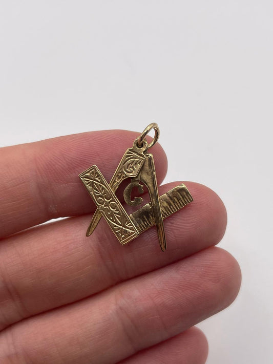 9ct gold masonic pendant