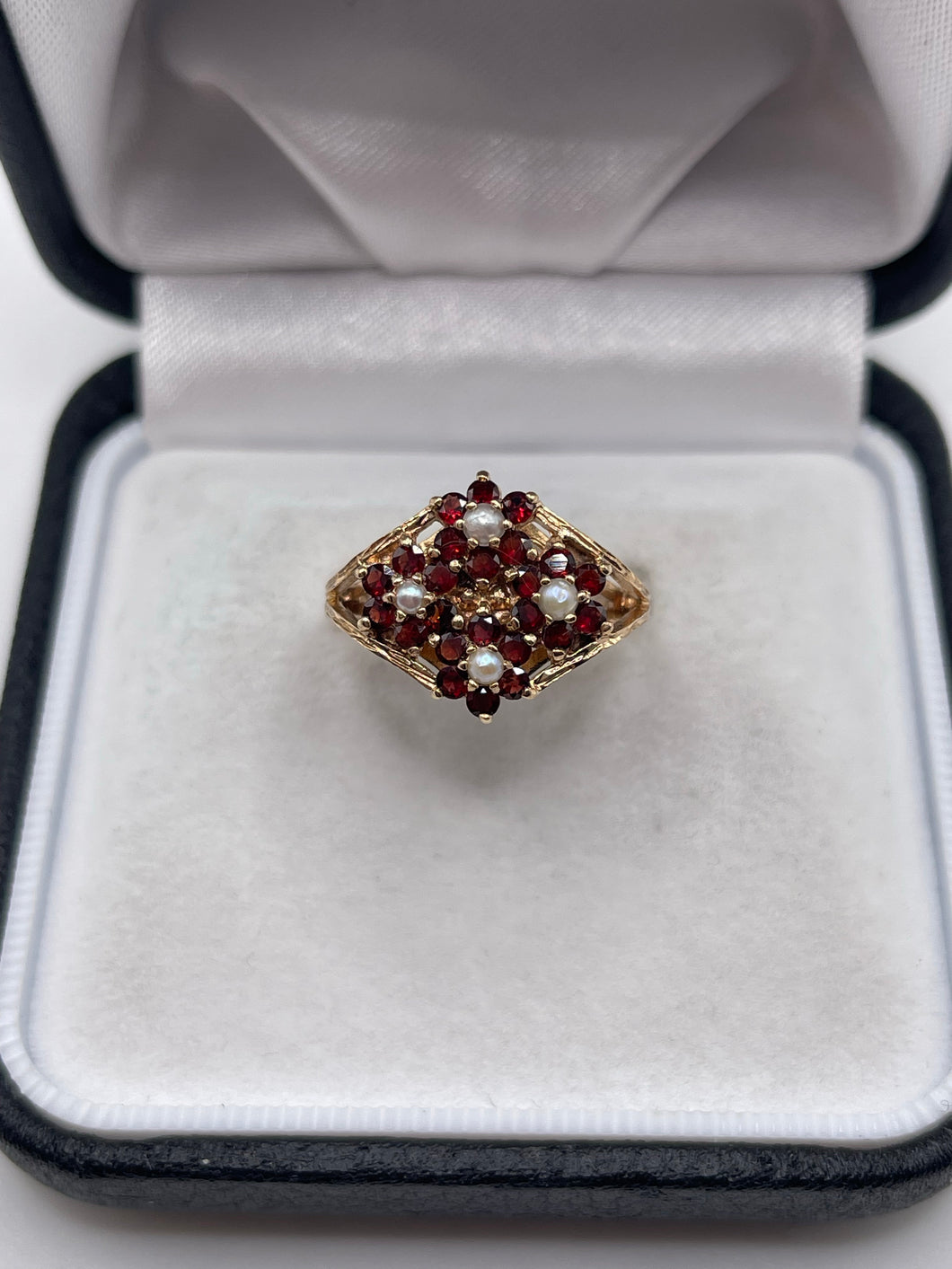 9ct gold garnet and pearl ring