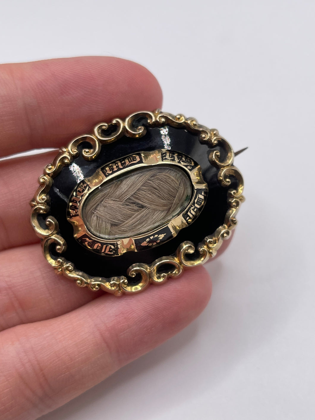 Antique 9ct gold cased mourning brooch