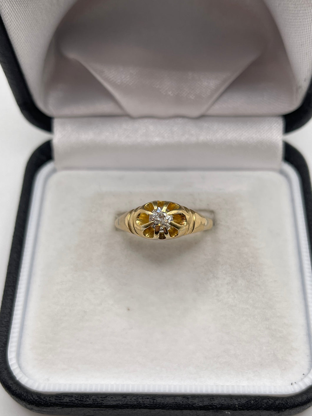 18ct gold 25 point diamond ring