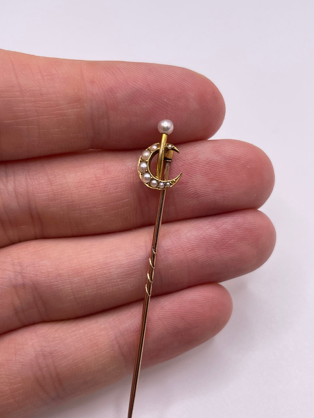 15ct gold pearl crescent stick pin