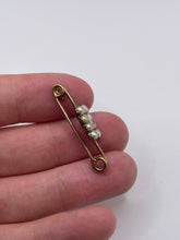 Load image into Gallery viewer, 9ct gold pearl mourning brooch
