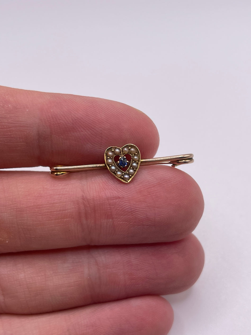 9ct gold sapphire and pearl sweetheart brooch